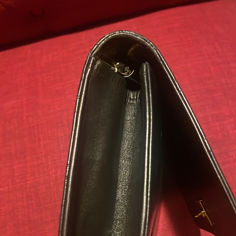 Authentic Chanel - Picture 5 of 14